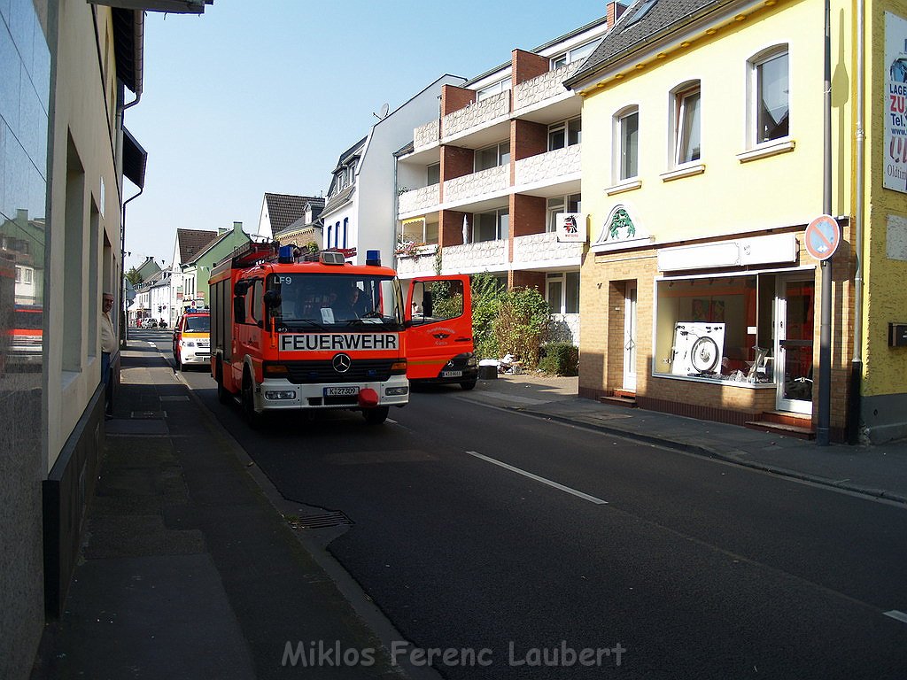 Geruest droht umzukippen Koeln Holweide P121.JPG